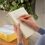 Leitz COSY Soft touch spirálfüzet (B5), meleg sárga, vonalas