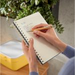 Leitz COSY Soft touch spirálfüzet (B5), bársony szürke, vonalas