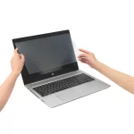 Monitorszűrő, tükröződéscsökkentő és kékfény szűrő, 15,6" 16:9 laptophoz, 345x194mm, levehető, KENSINGTON