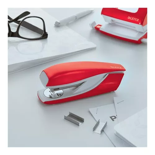 Tűzőgép, 24/6, 26/6, 30 lap, LEITZ "Nexxt Wow", piros