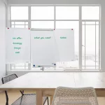 Flipchart tábla mobil 68x105cm, mágneses, 2 db segédkarral, 5 görgős Premium line Franken