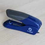 Tűzőgép 30lap 24/6 Flat Clinch lapos tűzés Bluering BRC30 kék