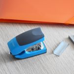 Tűzőgép 15lap, 24/6, mini Bluering M322 világoskék test