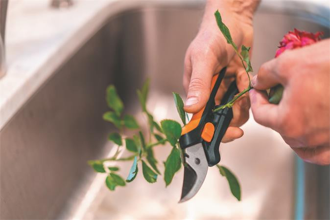 Metszőolló, FISKARS "Solid™ SP14"